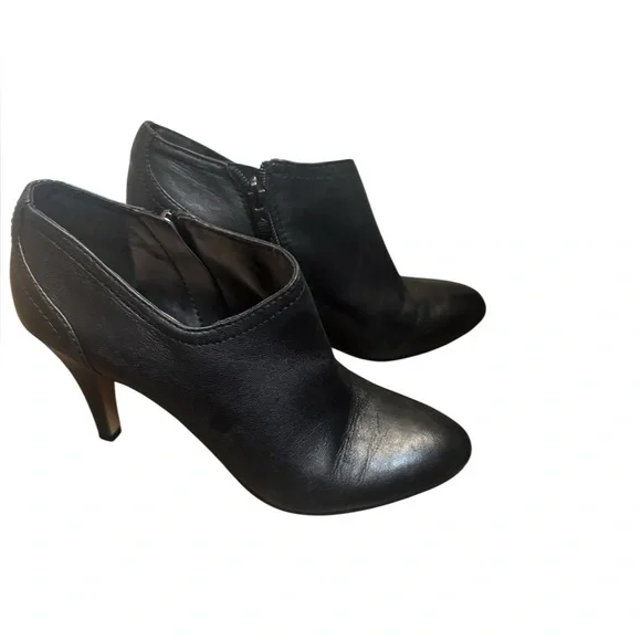 VINCE CAMUTO VIVE Black Ankle Bootie SZ 7.5 Leather Boots Side Zip Shoes - Picture 13 of 17